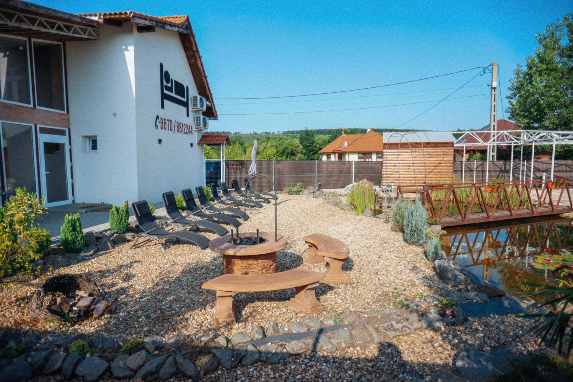 Megnyugtat-Lak Apartmanhaz Демьен Экстерьер фото