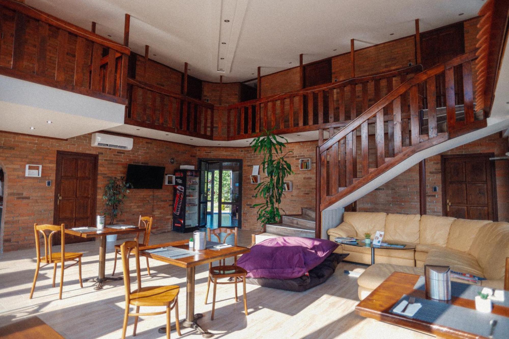 Megnyugtat-Lak Apartmanhaz Демьен Экстерьер фото