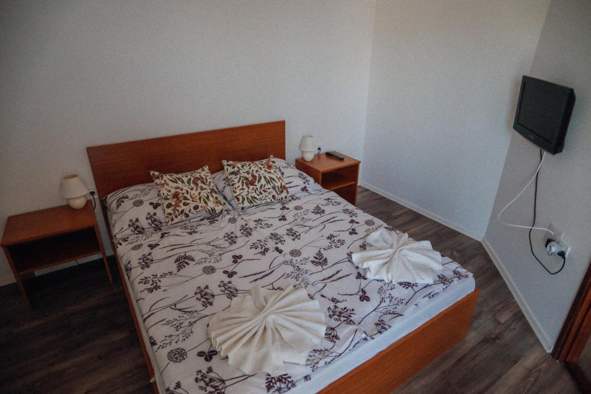 Megnyugtat-Lak Apartmanhaz Демьен Экстерьер фото