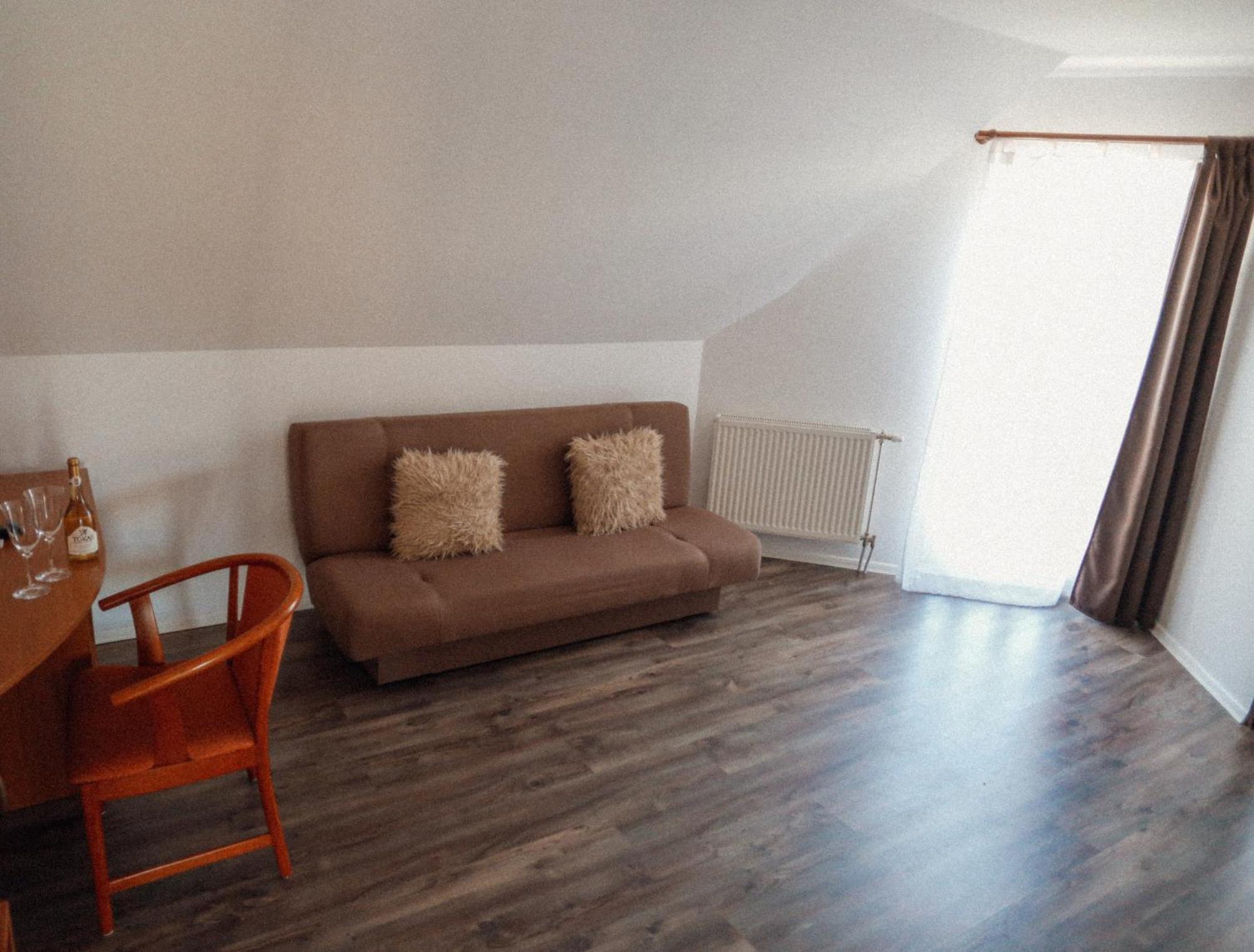 Megnyugtat-Lak Apartmanhaz Демьен Экстерьер фото